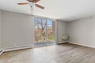 450 Green Apartments in Norristown, PA - Foto de edificio - Building Photo
