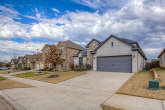 10320 Linger Ln in Fort Worth, TX - Building Photo - Building Photo