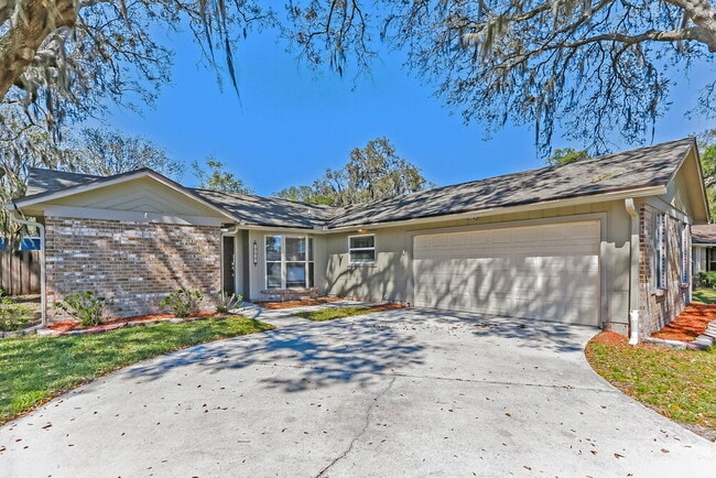 property at 2633 Grafton Dr