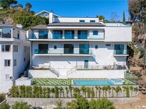 8566 Hollywood Blvd in Los Angeles, CA - Foto de edificio - Building Photo