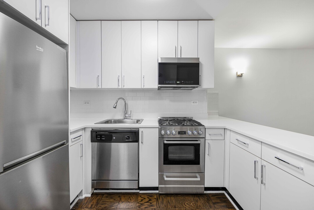 137 E 38th St in New York, NY - Building Photo