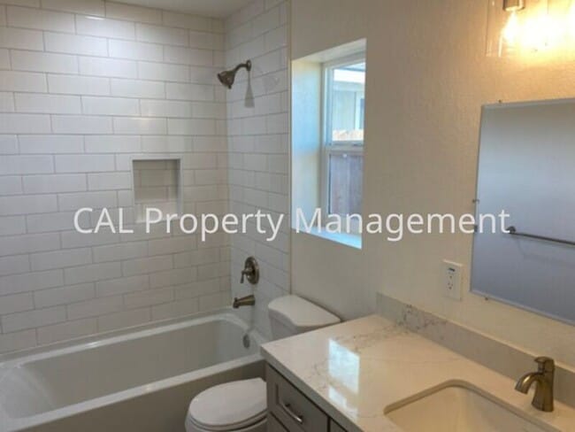 1050 Metz Rd in Soledad, CA - Building Photo - Building Photo