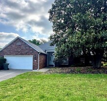 1826 N Glenbrook Pl in Fayetteville, AR - Building Photo