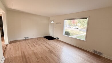 120 Garden St in Duluth, MN - Building Photo - Building Photo