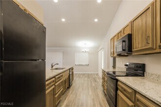 1054 Mohegan Rd in Venice, FL - Building Photo - Building Photo