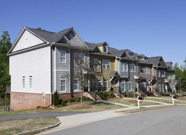 Kentucky Downs Townhomes in Newnan, GA - Building Photo - Building Photo