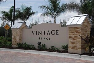 7022 NW 102nd Pl in Doral, FL - Building Photo