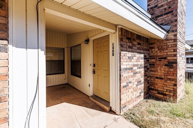 140 N Troy Ave in Lubbock, TX - Building Photo - Building Photo
