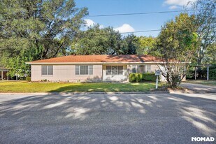 210 Mize St in Huntsville, TX - Building Photo