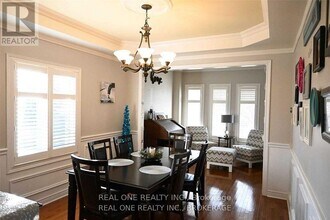 2475 Cedar Meadow Ln in Oakville, ON - Building Photo - Building Photo