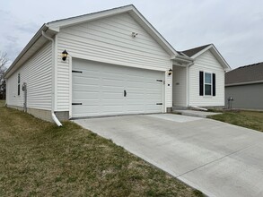 17704 Hampton Dr in Omaha, NE - Building Photo - Building Photo