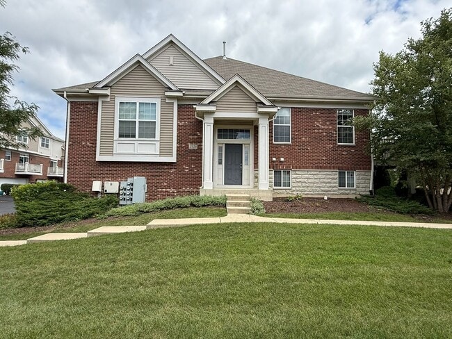 property at 2528 Dunraven Ave