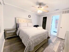 6900 Skillman St, Unit 102 in Dallas, TX - Building Photo - Building Photo