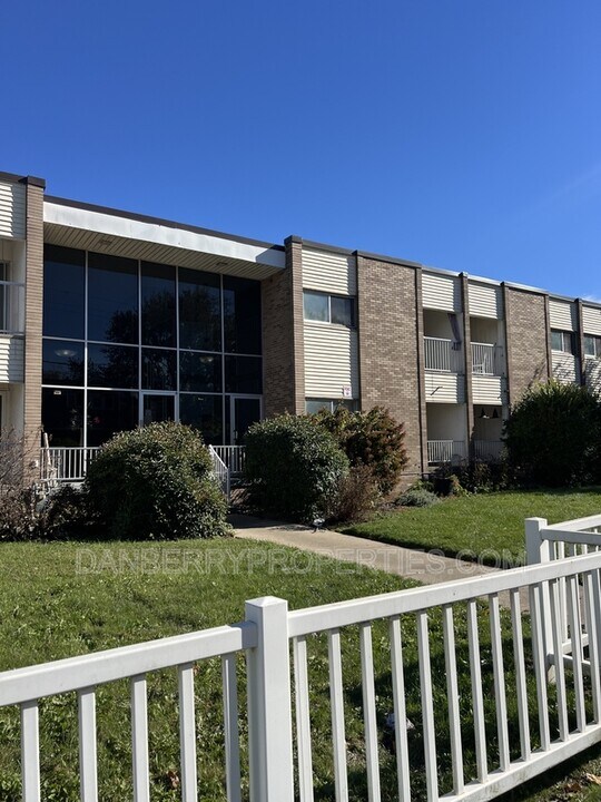 3940 Jackman Rd in Toledo, OH - Building Photo