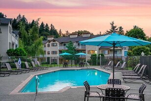 Shadowbrook in Redmond, WA - Building Photo