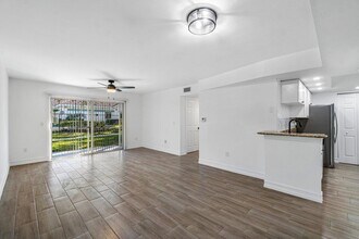 1500 Crestwood Ct S in Royal Palm Beach, FL - Building Photo - Building Photo