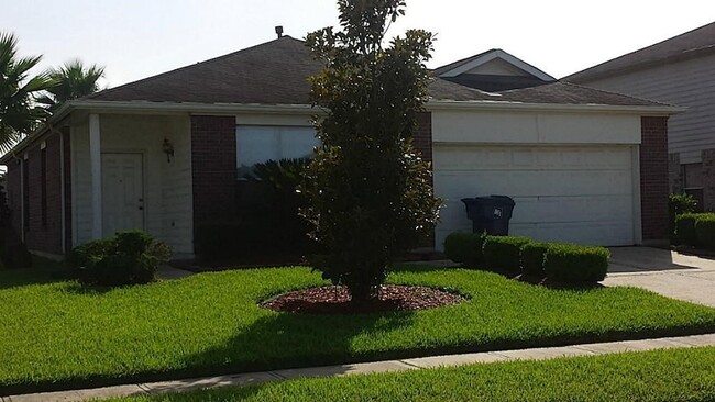 2015 Foxhill Dr, Unit 410 in Missouri City, TX - Building Photo - Building Photo