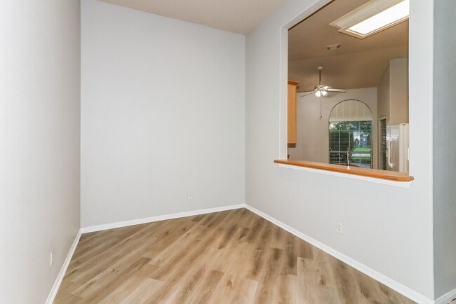 property at 810 Courtside Dr E