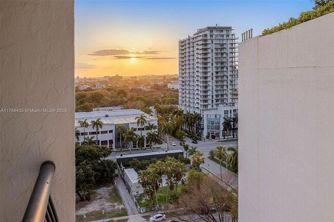 1756 N Bayshore Dr, Unit 16N in Miami, FL - Building Photo - Building Photo