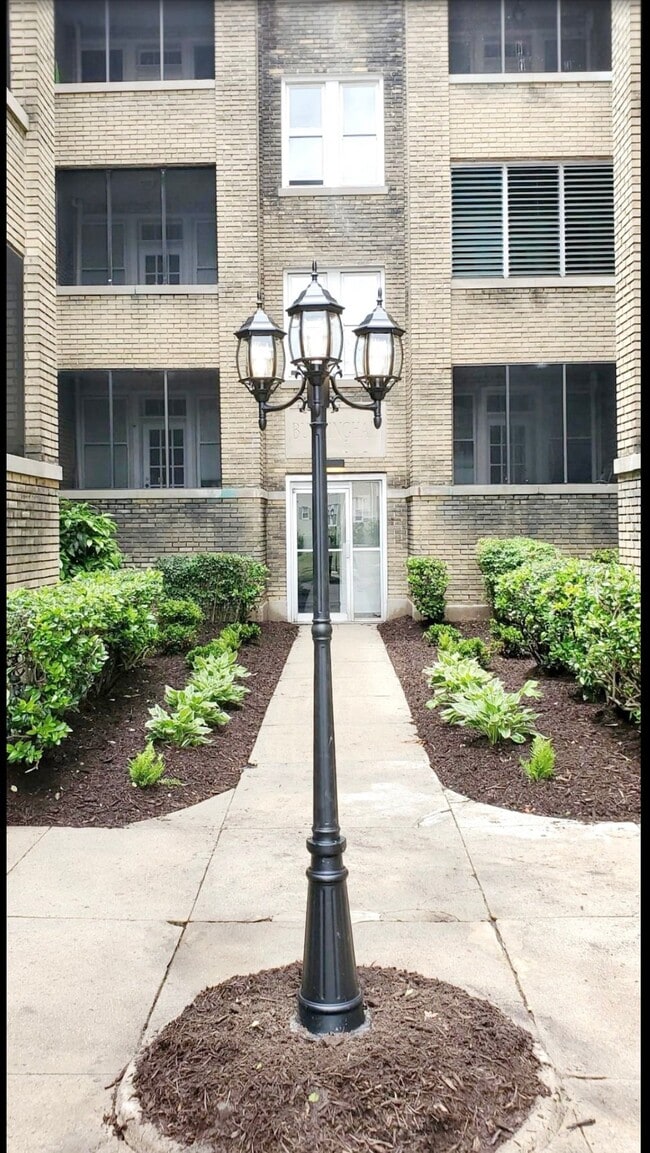 1611 Hampton Blvd, Unit B8