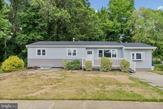 501 Bloomfield Dr in Mount Holly, NJ - Building Photo - Building Photo