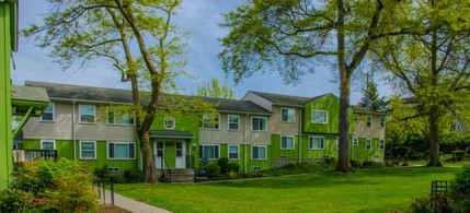 LAKE WASHINGTON APARTMENTS in Seattle, WA - Foto de edificio - Building Photo