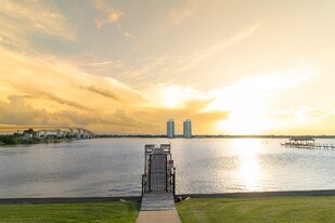 625 N Halifax Ave in Daytona Beach, FL - Building Photo
