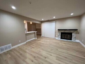 3183 Wayside Plz, Unit 201 in Walnut Creek, CA - Building Photo - Building Photo