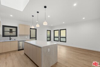 132 S Oakhurst Dr in Beverly Hills, CA - Building Photo - Building Photo