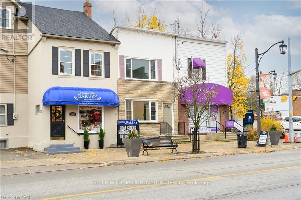 4968 King St in Lincoln, ON - Building Photo