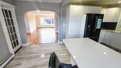 32 Charles St in Lynbrook, NY - Building Photo - Building Photo