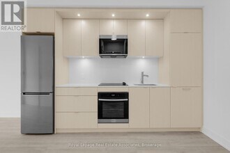 60 Central Park Roadway in Toronto, ON - Building Photo - Building Photo