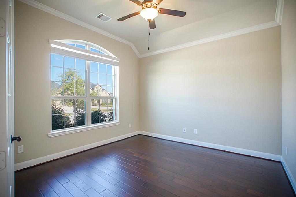 106 S Sawbridge Cir in Spring, TX - Building Photo