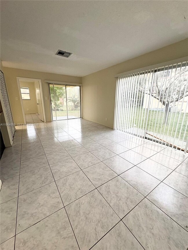 813 SW 10th St in Hallandale Beach, FL - Foto de edificio - Building Photo