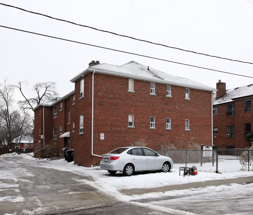 141 Woodward Ave in Toronto, ON - Building Photo