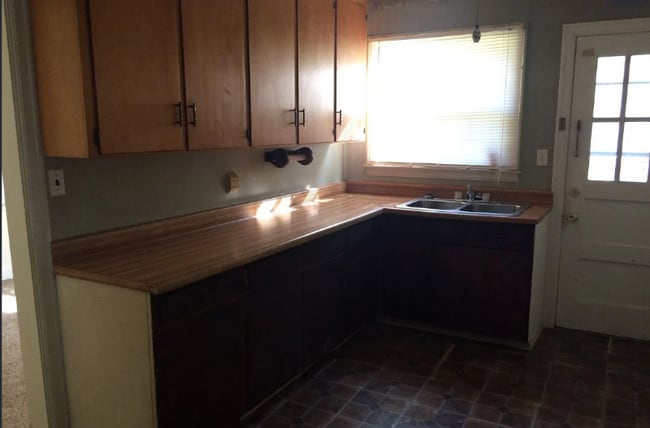 2133 Thomas Ave in Anniston, AL - Foto de edificio - Building Photo