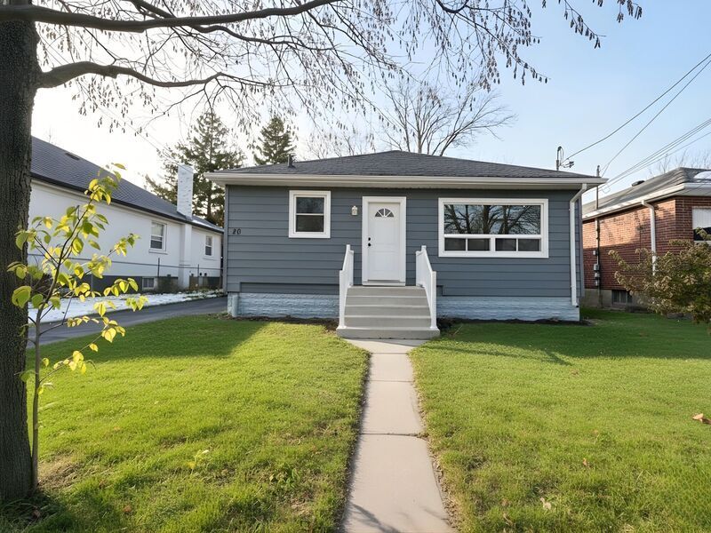 20 W 4th St in Hamilton, ON - Building Photo