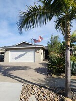 5051 Rebel Rd in San Diego, CA - Building Photo