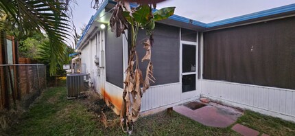 1948 Roosevelt St in Hollywood, FL - Foto de edificio - Building Photo