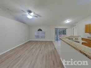 4552 Gondolier Rd in Spring Hill, FL - Foto de edificio - Building Photo