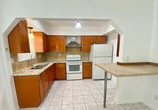 2345 Douglas St in Hollywood, FL - Building Photo - Building Photo
