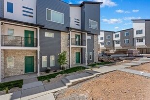 3102 N 1600 E in Layton, UT - Building Photo