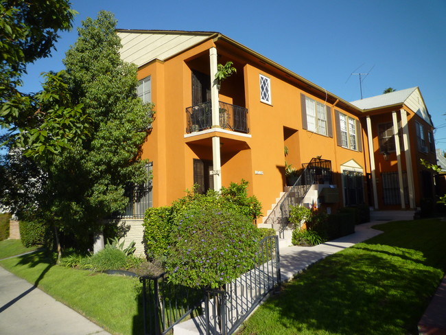 property at 5723 San Vicente Blvd