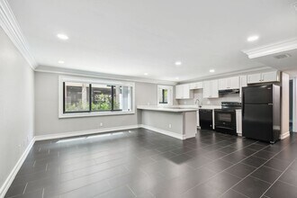 2942 W Bay Dr in Belleair Bluffs, FL - Building Photo - Building Photo