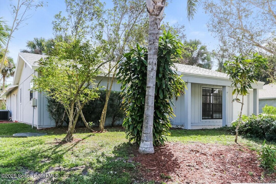 1743 SW Import Dr in Port St. Lucie, FL - Building Photo