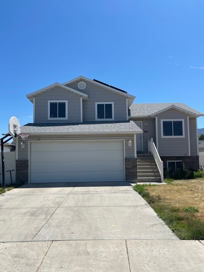 property at 249 Sunstone Cir