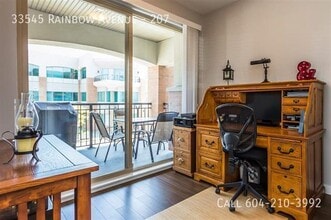 33545 Rainbow Ave in Abbotsford, BC - Building Photo - Building Photo