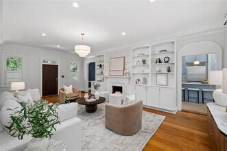 582 Lakeshore Dr NE in Atlanta, GA - Building Photo - Building Photo