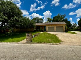 8919 Whippoorwill Dr in Waco, TX - Building Photo