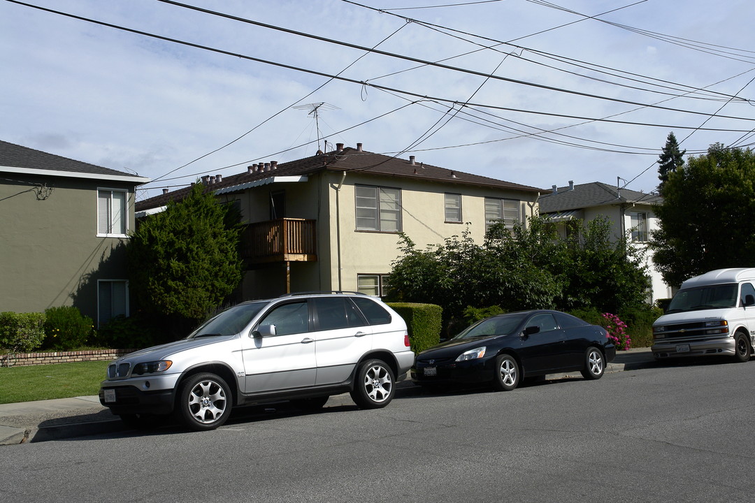 860 Live Oak Ave in Menlo Park, CA - Foto de edificio